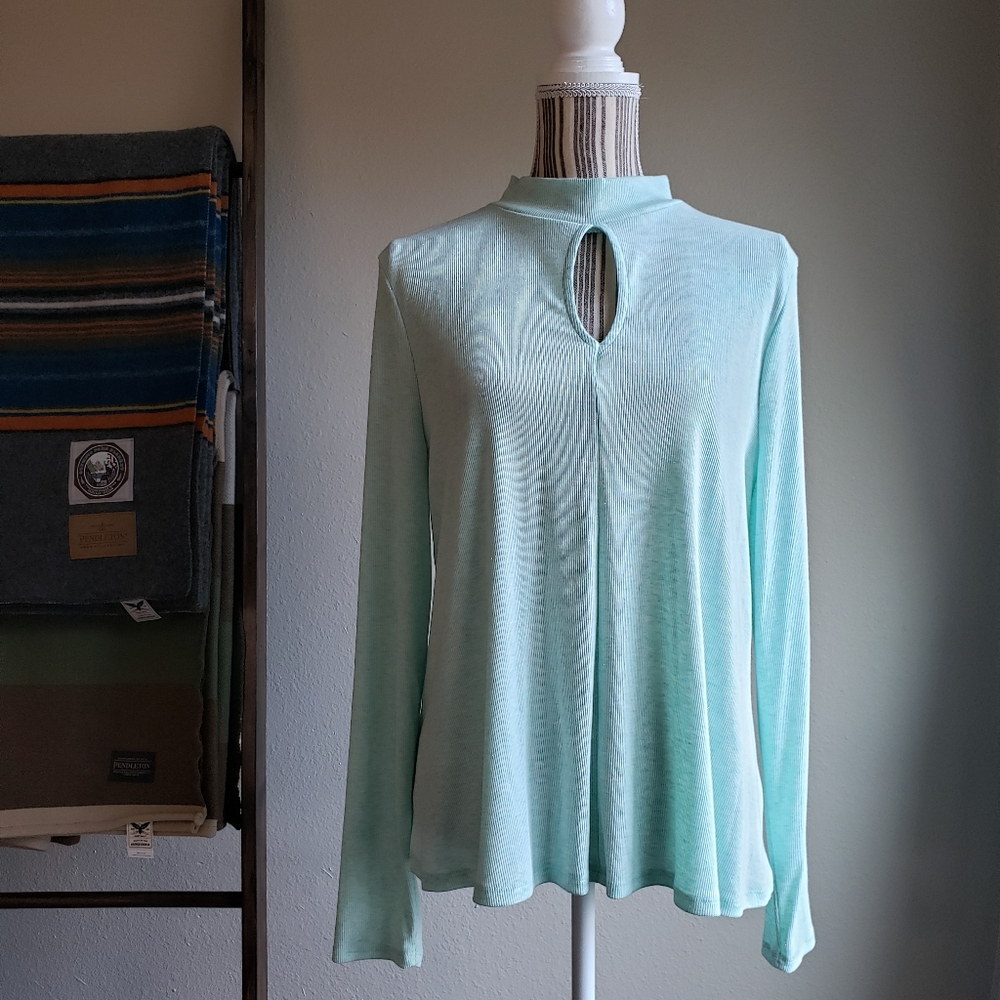 Keyhole long sleeve top